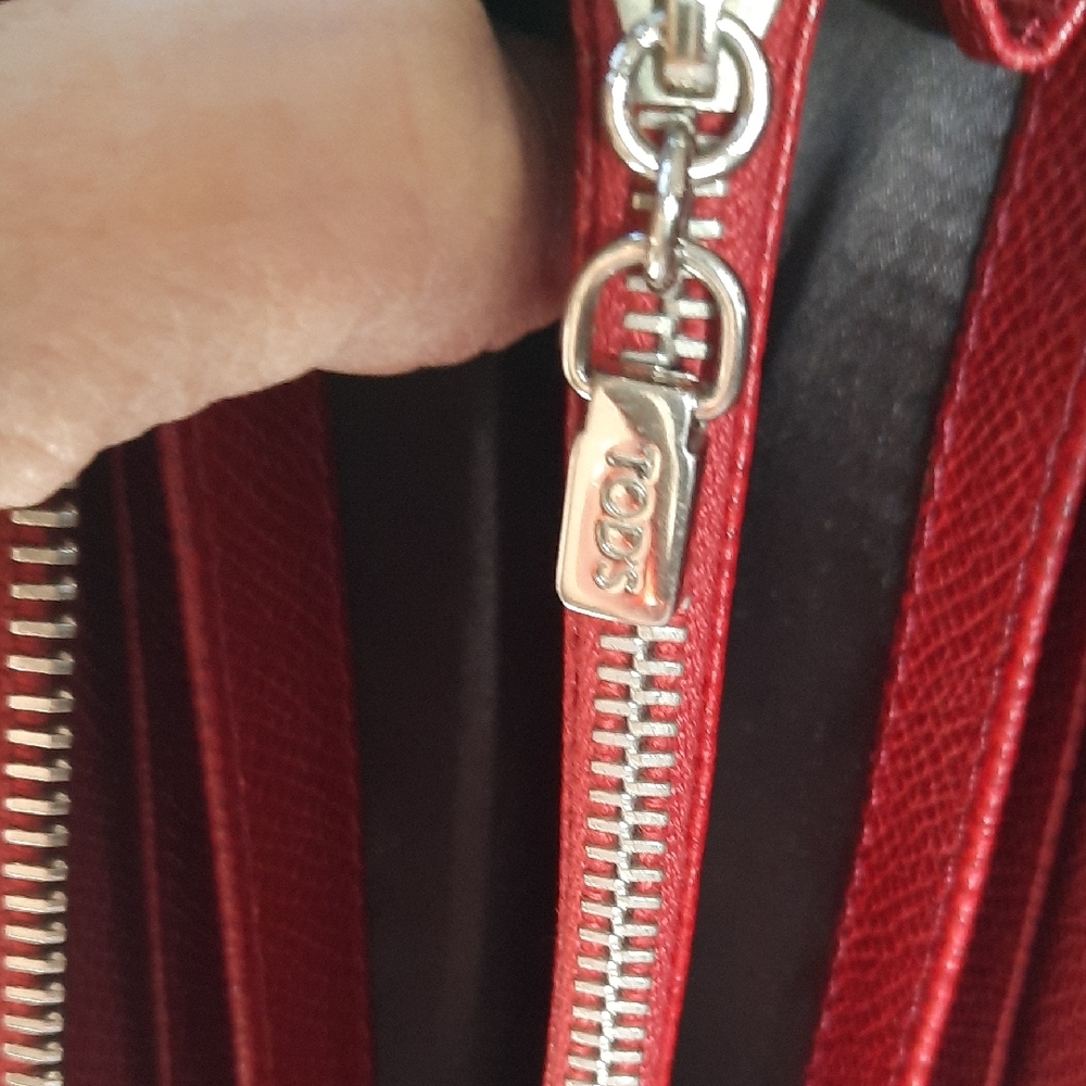 Tod's Red Wallet with Silver Hardware - Picture 10 of 12